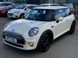 2017 MINI Hatch 1.2 One 3-Door Hatch in White — image 4