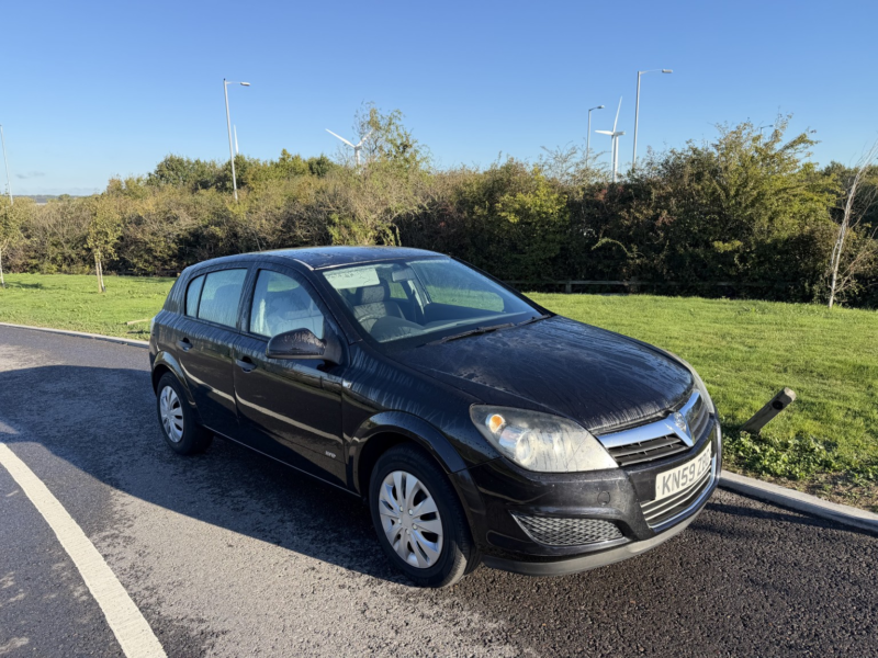 2009 Vauxhall Astra 1.4 I 16v Life in Black — image 1
