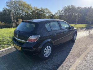 2009 Vauxhall Astra 1.4 I 16v Life in Black — image 3