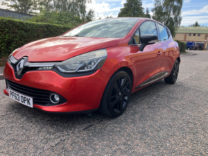 2014 Renault Clio 0.9 Tce Dynamique S Medianav Hatchback 5dr Petrol Manual Euro 5 (s/s) (90 Ps) in Red — image 3