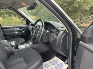 2014 Land Rover Discovery 4 3.0 Sd V6 Gs in Black — image 6