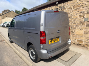 2022 Peugeot Expert 2.0 Bluehdi 1400 Professional Premium Standard Panel Van Mwb Euro 6 (s/s) 6dr in Grey — image 2