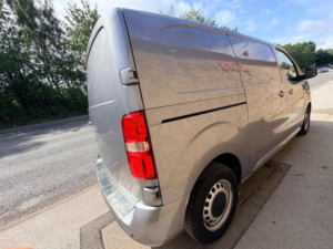 2022 Peugeot Expert 2.0 Bluehdi 1400 Professional Premium Standard Panel Van Mwb Euro 6 (s/s) 6dr in Grey — image 4