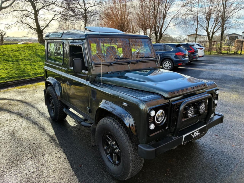 2007 Land Rover Defender 2.4 Tdci County Station Wagon 3dr Diesel Automatic 4WD Swb Euro 4 (122 Bhp) in Green — image 1