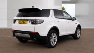 2017 Land Rover Discovery Sport 2.0 Td4 Hse Auto 4WD Euro 6 (s/s) 5dr in White — image 2