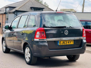 2013 Vauxhall Zafira 1.6 16v Exclusiv Euro 5 5dr in Grey — image 5