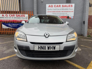2011 Renault Megane Dynamique Tomtom Vvt in Silver — image 2