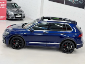 2018 Volkswagen Tiguan 2.0 Tdi R-Line in Blue — image 4