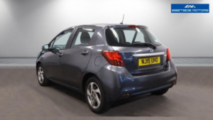 2015 Toyota Yaris 1.5 Vvt-H Icon E-CVT Euro 6 5dr in Grey — image 4