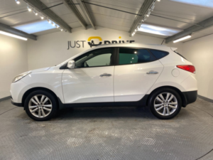 2013 Hyundai Ix35 2.0 Crdi Premium SUV 5dr Diesel Manual 4WD Euro 5 (134 Bhp) in White — image 2