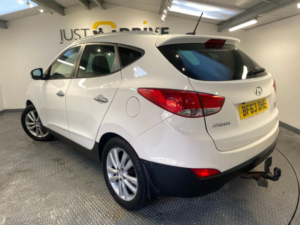 2013 Hyundai Ix35 2.0 Crdi Premium SUV 5dr Diesel Manual 4WD Euro 5 (134 Bhp) in White — image 3