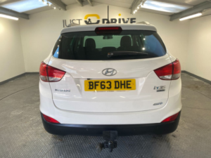 2013 Hyundai Ix35 2.0 Crdi Premium SUV 5dr Diesel Manual 4WD Euro 5 (134 Bhp) in White — image 4