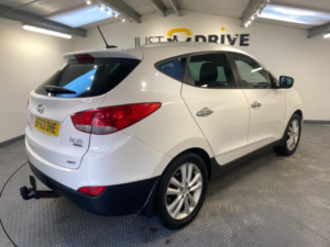 2013 Hyundai Ix35 2.0 Crdi Premium SUV 5dr Diesel Manual 4WD Euro 5 (134 Bhp) in White — image 5