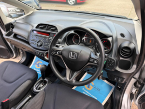 2013 Honda Jazz 1.4 I-Vtec Es CVT Euro 5 5dr in Silver — image 3