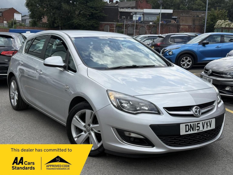 2015 Vauxhall Astra 1.6i Sri Euro 6 5dr in Silver — image 1
