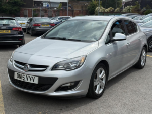 2015 Vauxhall Astra 1.6i Sri Euro 6 5dr in Silver — image 3