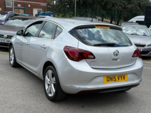 2015 Vauxhall Astra 1.6i Sri Euro 6 5dr in Silver — image 4