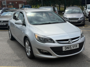 2015 Vauxhall Astra 1.6i Sri Euro 6 5dr in Silver — image 5