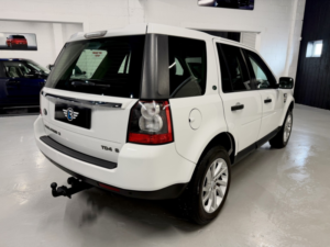 2011 Land Rover Freelander 2 2.2 Td4 S Manual 4WD in White — image 2