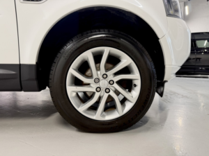 2011 Land Rover Freelander 2 2.2 Td4 S Manual 4WD in White — image 3