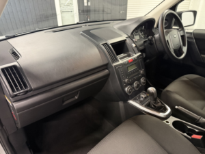 2011 Land Rover Freelander 2 2.2 Td4 S Manual 4WD in White — image 4