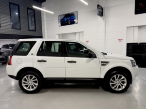 2011 Land Rover Freelander 2 2.2 Td4 S Manual 4WD in White — image 6