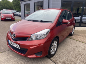 2013 Toyota Yaris 1.3 Dual Vvt-I Tr in Red — image 2
