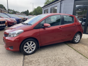 2013 Toyota Yaris 1.3 Dual Vvt-I Tr in Red — image 5