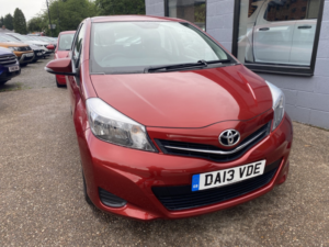 2013 Toyota Yaris 1.3 Dual Vvt-I Tr in Red — image 6