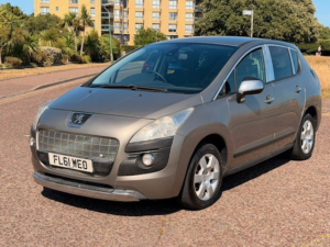 2011 Peugeot 3008 1.6 E-Hdi Sport in Grey — image 3