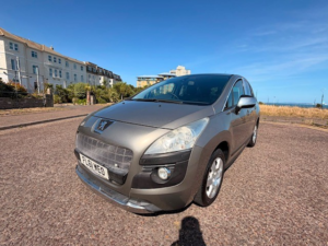 2011 Peugeot 3008 1.6 E-Hdi Sport in Grey — image 4