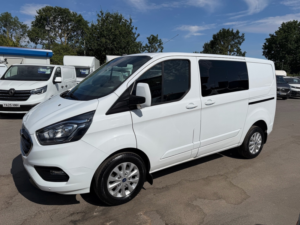 2022 Ford Transit Custom Custom Limited Crew Van — image 2
