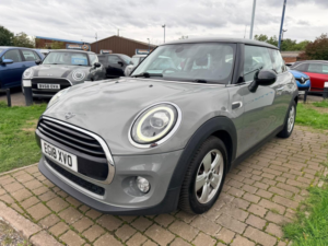 2018 MINI Hatch 1.5 Cooper D Euro 6 (s/s) 3dr in Grey — image 4