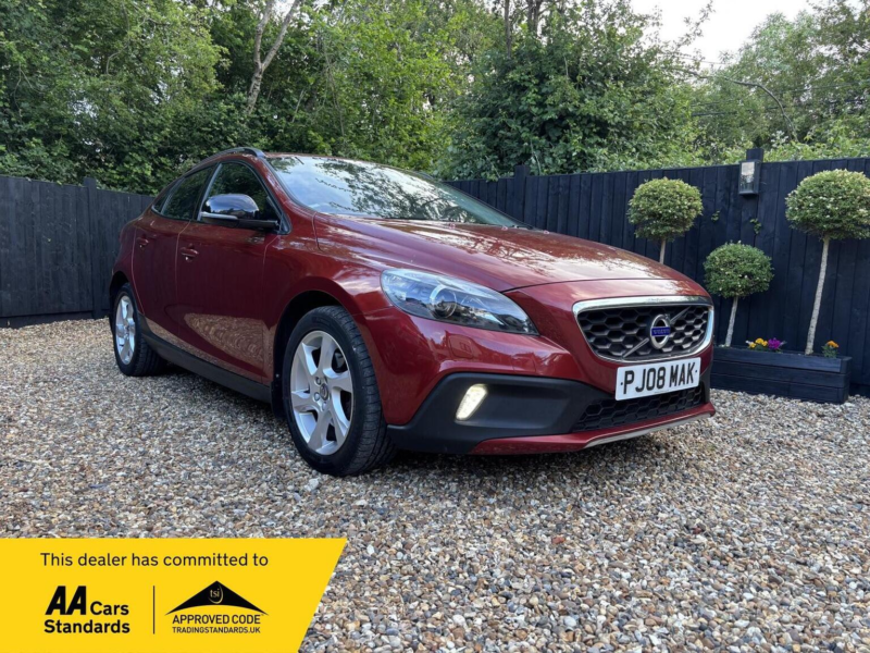 2015 Volvo V40 Cross Country 1.6 D2 Lux Nav Powershift Euro 5 (s/s) 5dr in Red — image 1