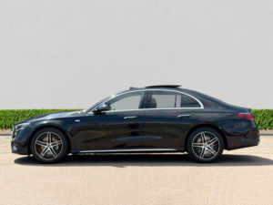 2025 Mercedes-Benz E Class 2.0 E300e 25.4kwh Amg Line (premium) Saloon 4dr Petrol Plug-In Hybrid G-Tronic Euro 6 (s/s) (313 Ps) in Black — image 4