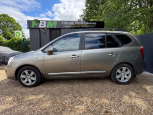 2009 Kia Carens 2.0 Crdi Gs 5dr in Silver — image 2