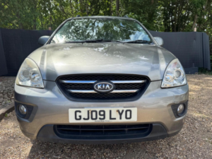 2009 Kia Carens 2.0 Crdi Gs 5dr in Silver — image 3