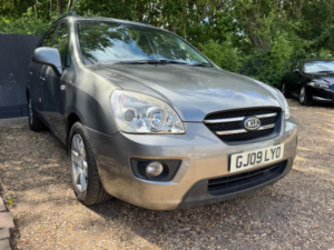 2009 Kia Carens 2.0 Crdi Gs 5dr in Silver — image 4