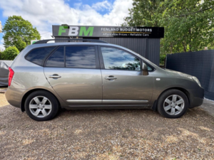 2009 Kia Carens 2.0 Crdi Gs 5dr in Silver — image 5