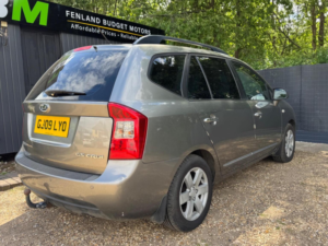 2009 Kia Carens 2.0 Crdi Gs 5dr in Silver — image 6