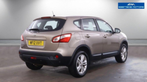 2012 Nissan Qashqai 1.6 Acenta 2WD Euro 5 (s/s) 5dr in Beige — image 5