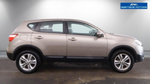 2012 Nissan Qashqai 1.6 Acenta 2WD Euro 5 (s/s) 5dr in Beige — image 6