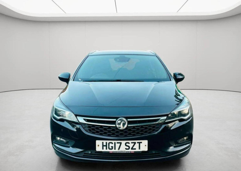 2017 Vauxhall Astra 1.4i Turbo Sri Nav Sports Tourer Auto Euro 6 (s/s) 5dr in Black — image 1