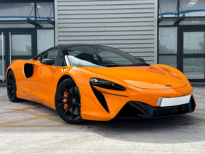 2023 Mclaren Artura 3.0t V6 7.4kwh Ssg Euro 6 (s/s) 2dr in Orange — image 2