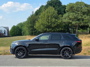 2018 Land Rover Range Rover Velar 2.0 D240 R-Dynamic S SUV 5dr Diesel Auto 4WD Euro 6 (s/s) (240 Ps) in Black — image 4
