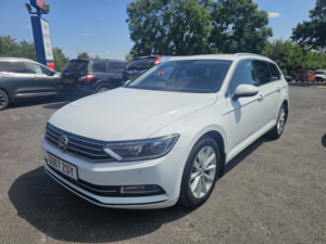 2018 Volkswagen Passat 2.0 Tdi Se Business in White — image 3