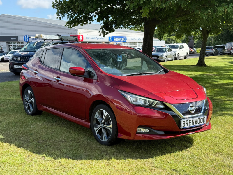 2021 Nissan Leaf 40kwh Tekna Hatchback 5dr Electric Auto (150 Ps) in Red — image 1