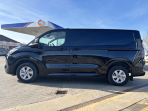 2025 Ford Transit Custom 2.5 Transit Custom V710 Limited Van 320 L1 2.5l Duratec 232ps PHEV Fwd 1 Speed Automatic in Black — image 4