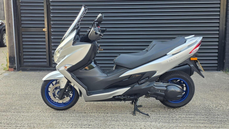 2023 Suzuki Burgman 400 400 CVT Euro 5 in Silver — image 1