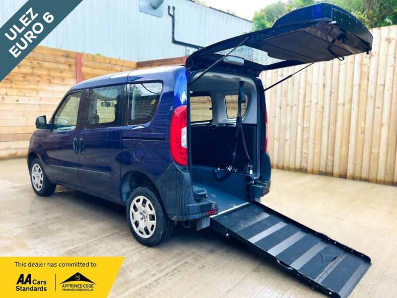 2017 Fiat Doblo 3 SEAT Wheelchair Accessible Disabled Access Vehicle Wav in Blue — image 1